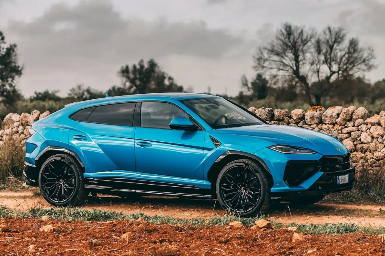 Lamborghini Urus SE z boku