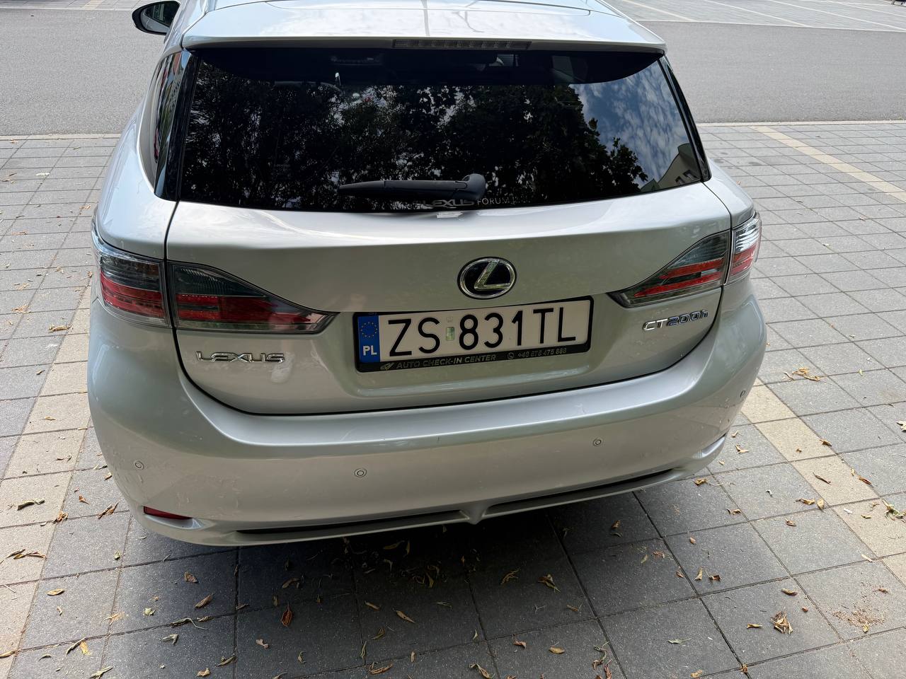 Lexus CT200h